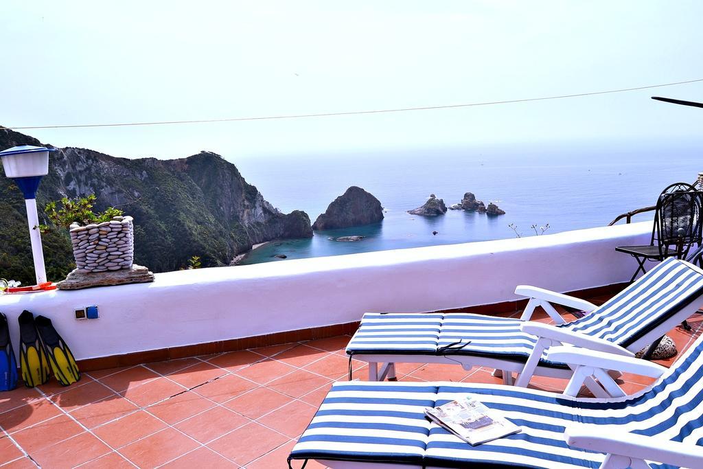 Maridea - Faraglioni * Ponza
